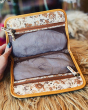 Load image into Gallery viewer, HOBO: BEAUTY COSMETIC POUCH - SEPIA
