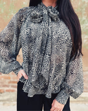Load image into Gallery viewer, STEVE MADDEN: VIOLETTE TOP - LEOPARD
