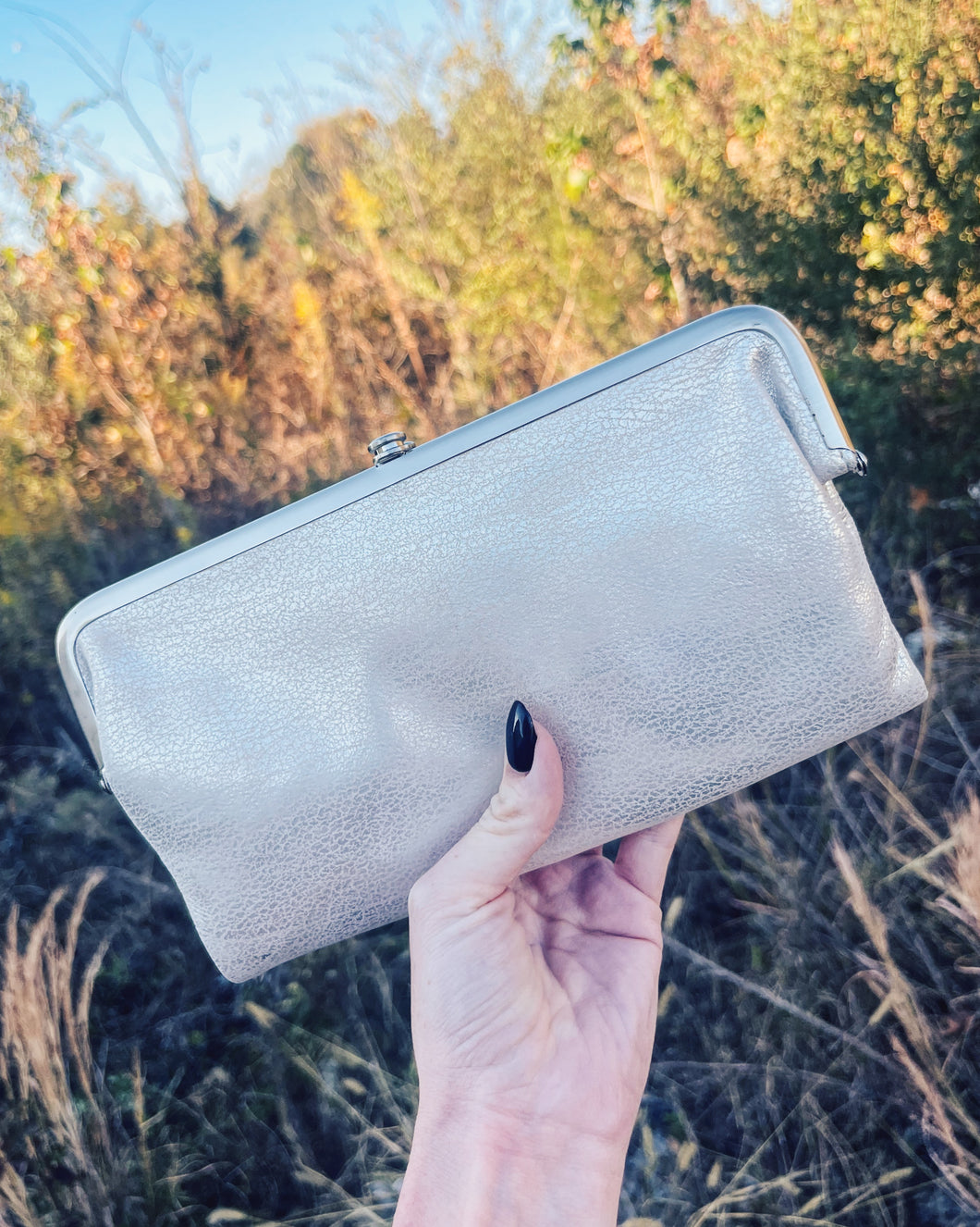 HOBO: LAUREN WALLET - SILVER