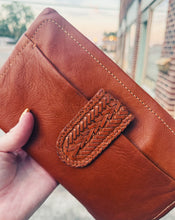 Load image into Gallery viewer, HOBO: EVOLVE WRISTLET - KINDLING BROWN
