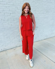 Load image into Gallery viewer, Z SUPPLY: SLOANE LINEN TOP - CHILI PEPPER
