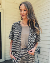 Load image into Gallery viewer, Z SUPPLY: MONACO BUTTON UP - BLACK
