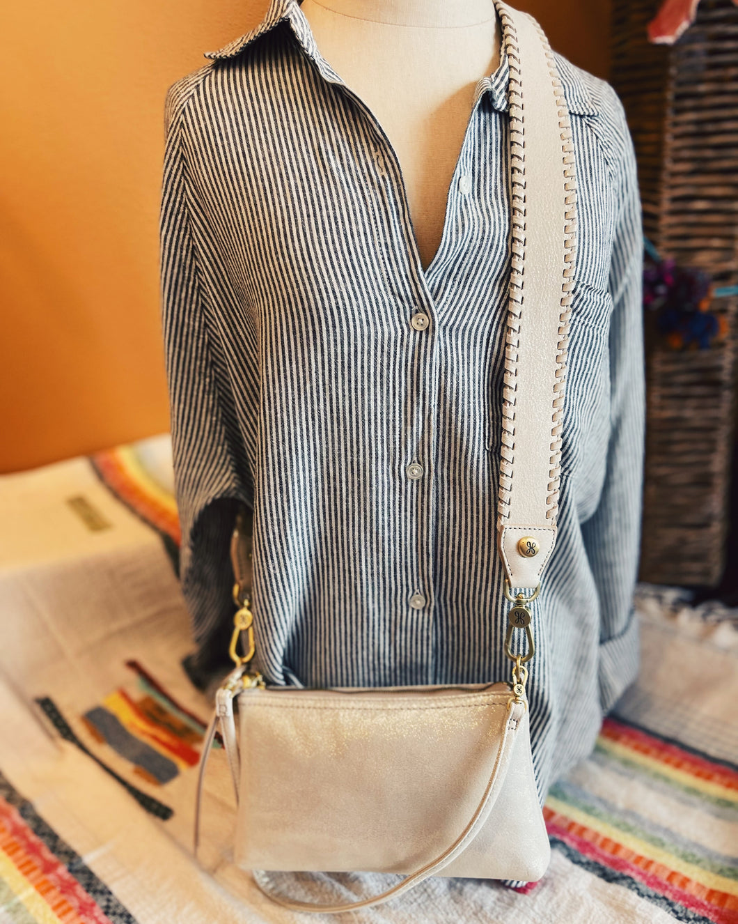 HOBO: DARCY CROSSBODY - SAND SHIMMER