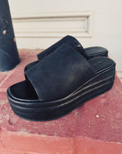 Load image into Gallery viewer, FREE PEOPLE: HARBOR FLATFORM - BLACK
