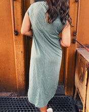 Load image into Gallery viewer, Z SUPPLY: CALABASAS MIDI DRESS - HUNTER GREEN (M)
