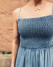 Load image into Gallery viewer, Z SUPPLY: BAYSIDE CHAMBRAY MAXI DRESS - MEDIUM CHAMBRAY
