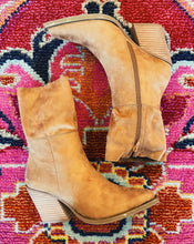 Load image into Gallery viewer, SHU SHOP: VENICE BOOT - CAMEL SUEDE
