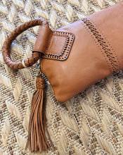 Load image into Gallery viewer, HOBO: SABLE WRISTLET - HARVEST WHEAT
