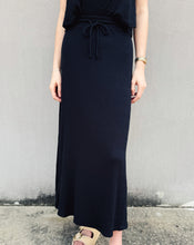 Load image into Gallery viewer, Z SUPPLY: IDRIS MAXI SKIRT - BLACK
