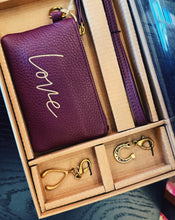 Load image into Gallery viewer, HOBO: LOVE GIFT BOX - MULBERRY GLAZE
