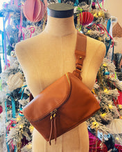 Load image into Gallery viewer, HOBO: FERN LARGE BELT BAG - WARM HONEY
