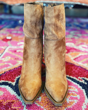 Load image into Gallery viewer, SHU SHOP: VENICE BOOT - CAMEL SUEDE
