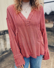 Load image into Gallery viewer, FREE PEOPLE: BY THE SHORE SHIRT - WINE COMBO
