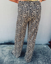 Load image into Gallery viewer, LEOPARD FLOWY PANT - TAN (S)
