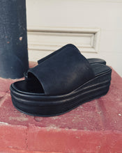 Load image into Gallery viewer, FREE PEOPLE: HARBOR FLATFORM - BLACK
