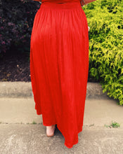Load image into Gallery viewer, Z SUPPLY: NICOLINE CRINKLE MIDI SKIRT - CABANA RED
