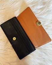 Load image into Gallery viewer, HOBO: HUTTON LARGE WALLET - BLACK
