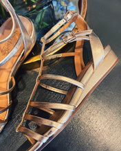 Load image into Gallery viewer, SEYCHELLES: LUXURIOUS GOLD SANDAL - METALLIC
