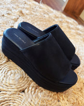 Load image into Gallery viewer, FREE PEOPLE: HARBOR FLATFORM - BLACK

