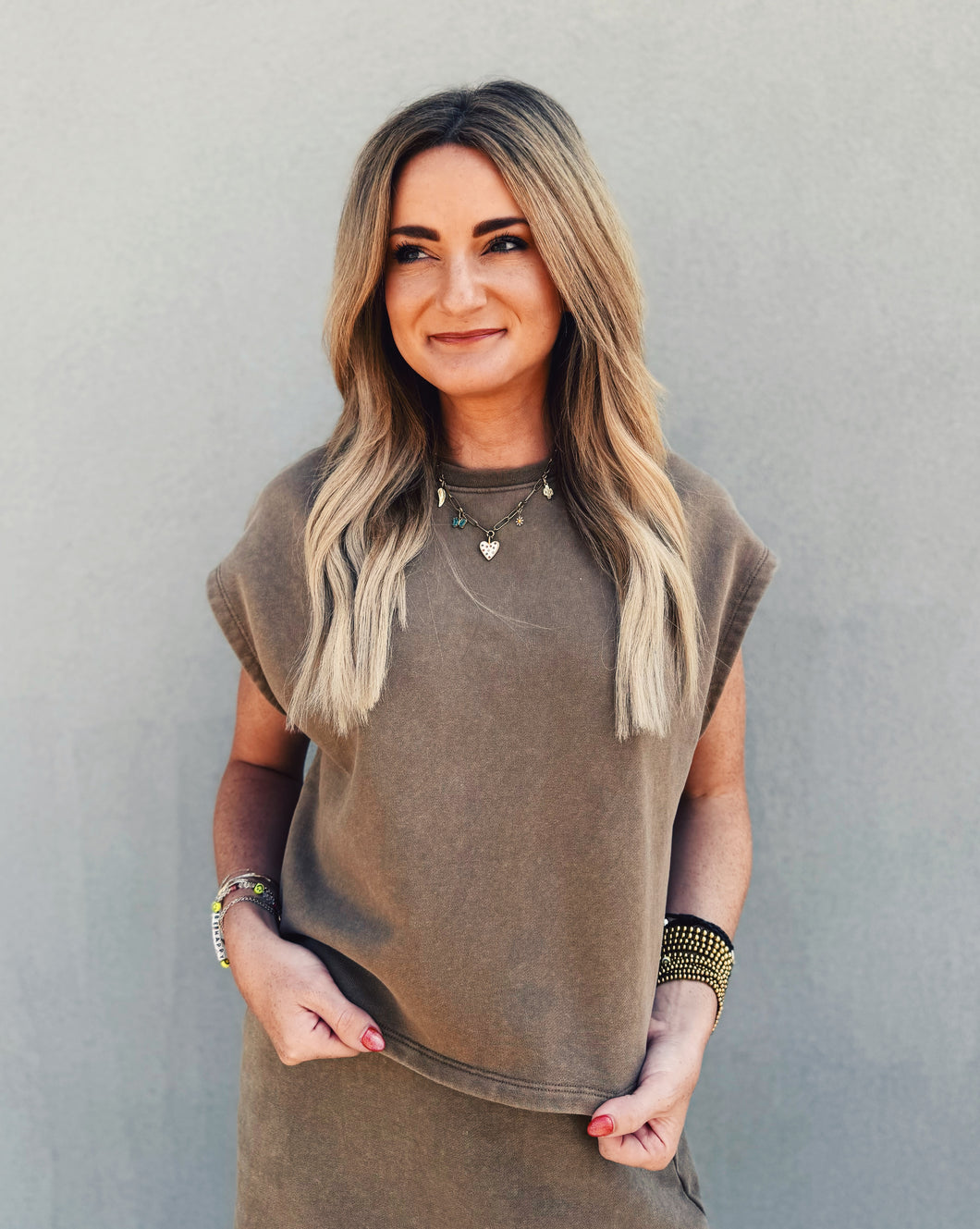 SADIE & SAGE: LITTLE GAMES TOP - WASHED TAUPE (M)