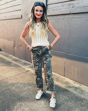 Load image into Gallery viewer, SADIE &amp; SAGE: MONTANA OPEN KNIT SWEATER VEST CREAM
