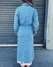 Load image into Gallery viewer, SADIE &amp; SAGE: IT'S POURING DUSTER - LIGHT CHAMBRAY
