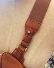 Load image into Gallery viewer, HOBO: FERN LARGE BELT BAG - WARM HONEY
