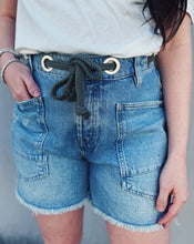 Load image into Gallery viewer, FREE PEOPLE: MOXIE SHORTS - TRUEST BLUE
