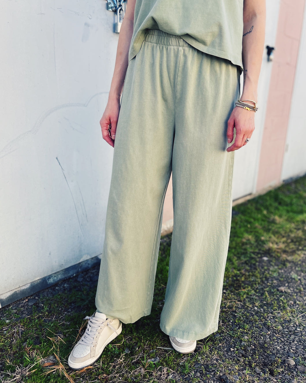 Z SUPPLY: SCOUT JERSEY FLARE PANT - AVOCADO