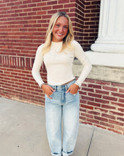 Load image into Gallery viewer, SADIE &amp; SAGE: RONAN CREWNECK TOP - CREAM
