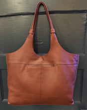 Load image into Gallery viewer, HOBO: LA JOLLA TOTE - COCOA BEAN

