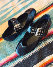 Load image into Gallery viewer, SHU SHOP: ASPEN FLAT - BLACK
