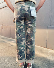 Load image into Gallery viewer, DAZE: SUNDAZE CARPENTER CROPPED HIGH RISE STRAIGHT - HIDEAWAY
