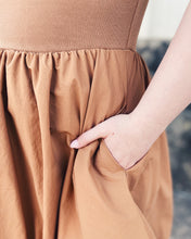 Load image into Gallery viewer, STEVE MADDEN: PALERMO DRESS - CARAMEL
