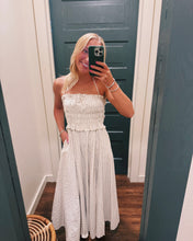 Load image into Gallery viewer, SADIE &amp; SAGE: CLASSIC BEAUTY MIDI DRESS - CREAM
