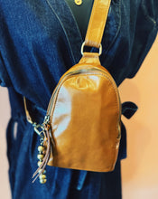 Load image into Gallery viewer, HOBO: FERN SLING - TRUFFLE

