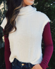 Load image into Gallery viewer, SADIE &amp; SAGE: OVATION FEATHER SWEATER VEST - IVORY
