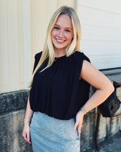 Load image into Gallery viewer, STEVE MADDEN: CHERRA TOP - BLACK
