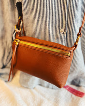 Load image into Gallery viewer, HOBO: RUN ABOUT CROSSBODY - WARM HONEY
