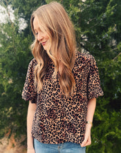 Load image into Gallery viewer, JUNGLE LEOPARD PRINT TOP - BROWN
