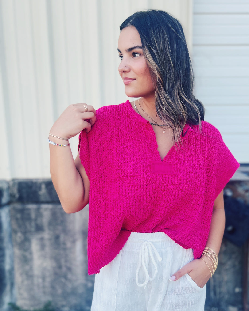 COLOR PUNCH KNIT VEST - MAGENTA