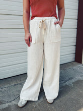 Load image into Gallery viewer, SADIE &amp; SAGE: LILAH WIDE LEG PANTS WHITE
