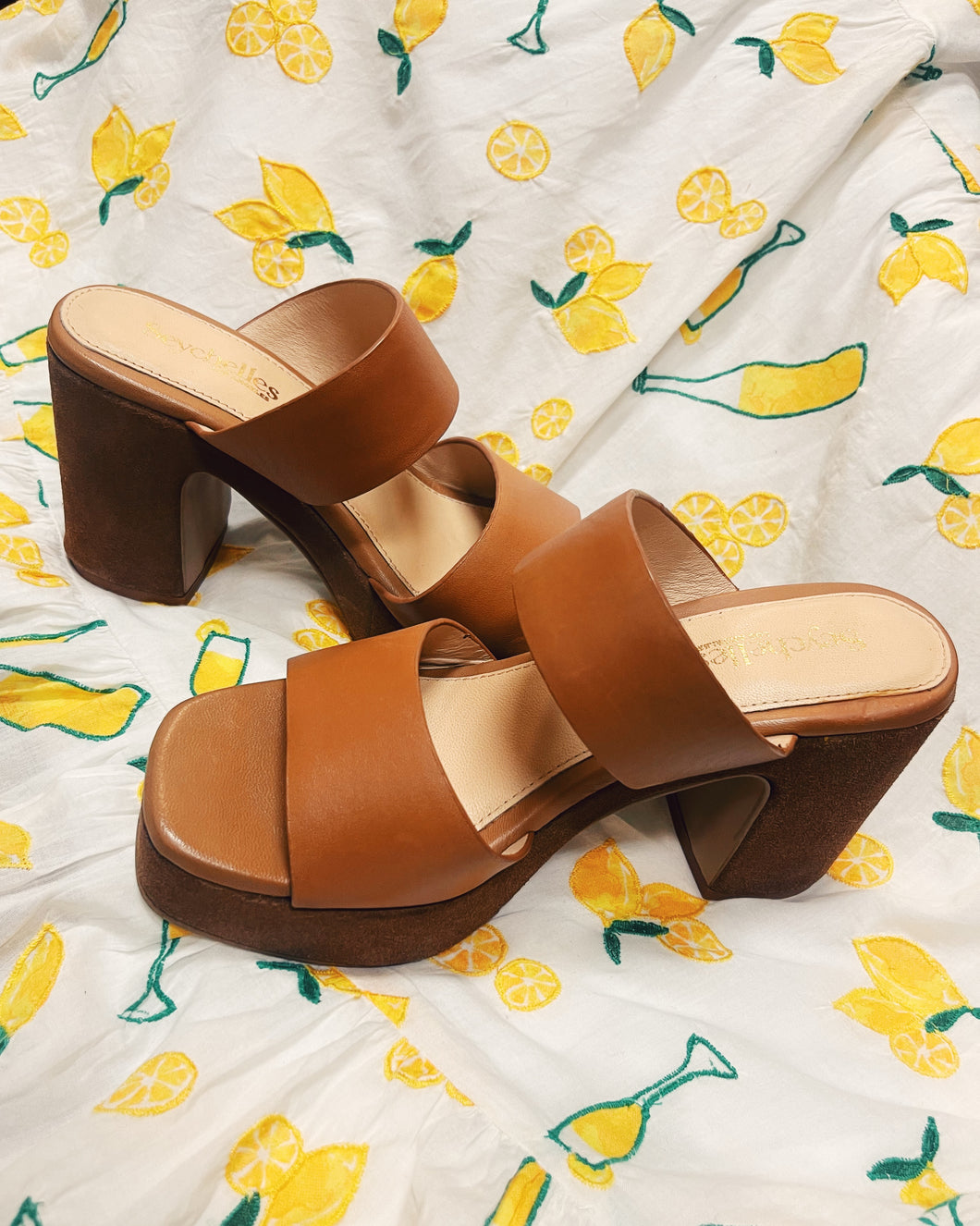 SEYCHELLES: SUMMER NIGHTS PLATFORM SANDAL - TAN