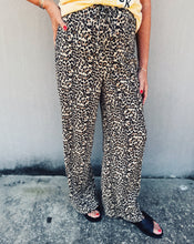 Load image into Gallery viewer, LEOPARD FLOWY PANT - TAN (S)
