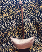 Load image into Gallery viewer, HOBO: KNOX SLING - PINK GOLD METALLIC
