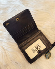Load image into Gallery viewer, HOBO: COIN WRISTLET WALLET - HEARTHSTONE

