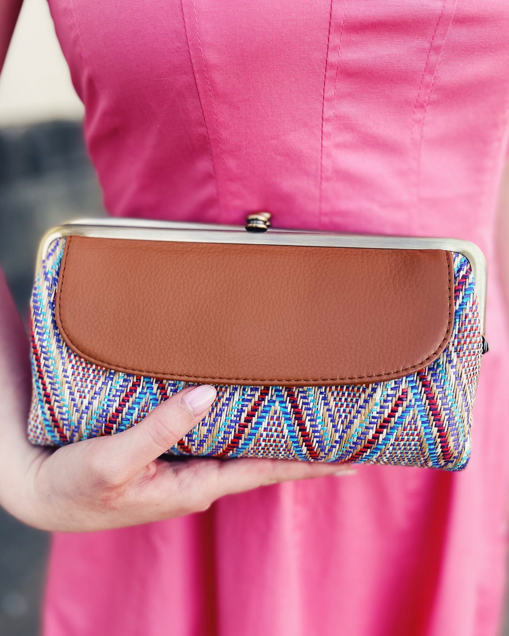 hobo: lauren clutch wallet sunset raffia