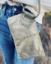 Load image into Gallery viewer, HOBO: SABLE WRISTLET - BURNISHED SAGE
