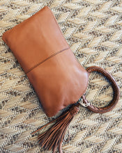 Load image into Gallery viewer, HOBO: SABLE WRISTLET - HARVEST WHEAT
