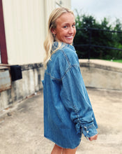 Load image into Gallery viewer, STEVE MADDEN: MERRIT TOP - ARCTIC BLUE
